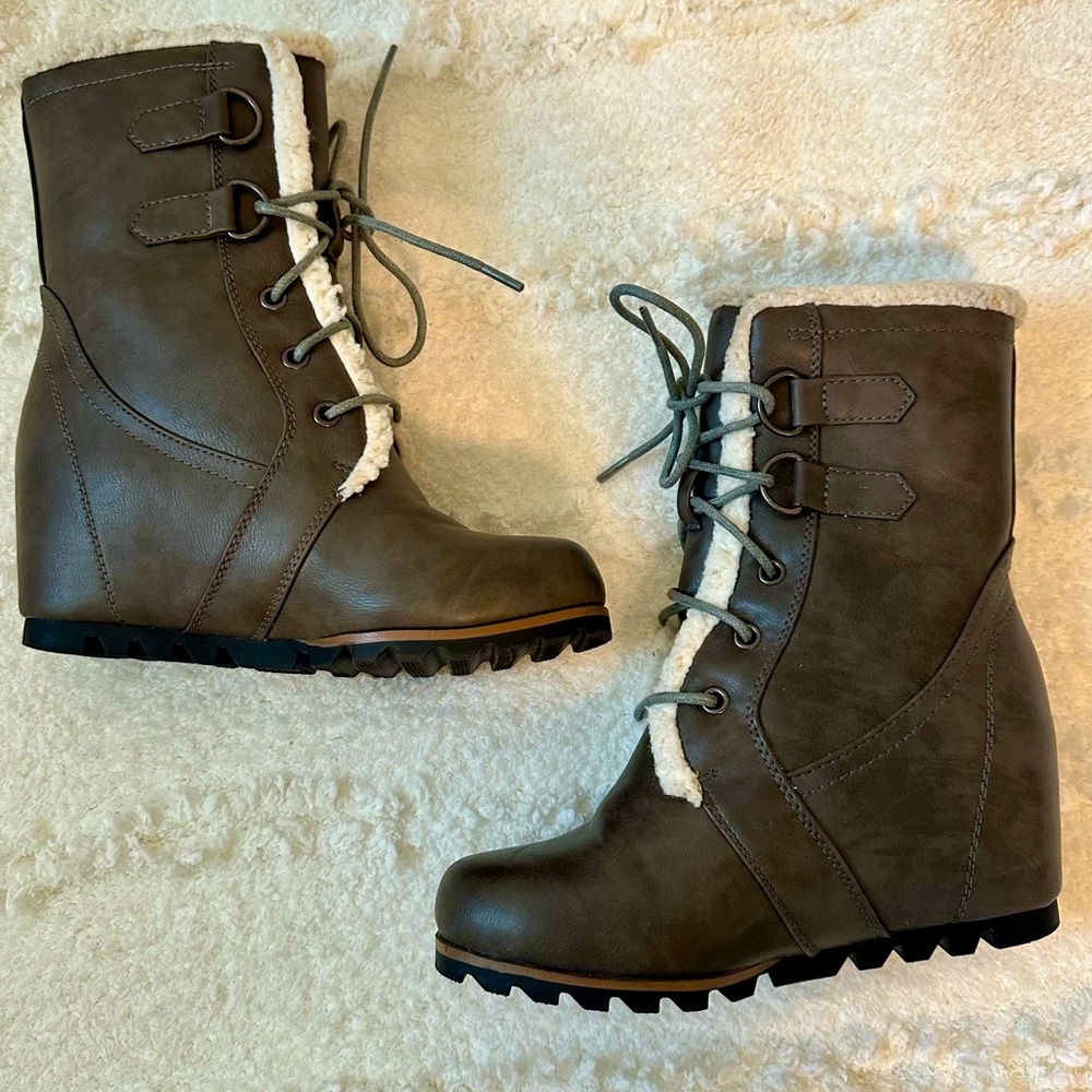 Time and Tru Women’s Skid Resistant Sherpa Lined Boots Size 7